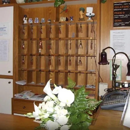 Atlantic Отель Лоано